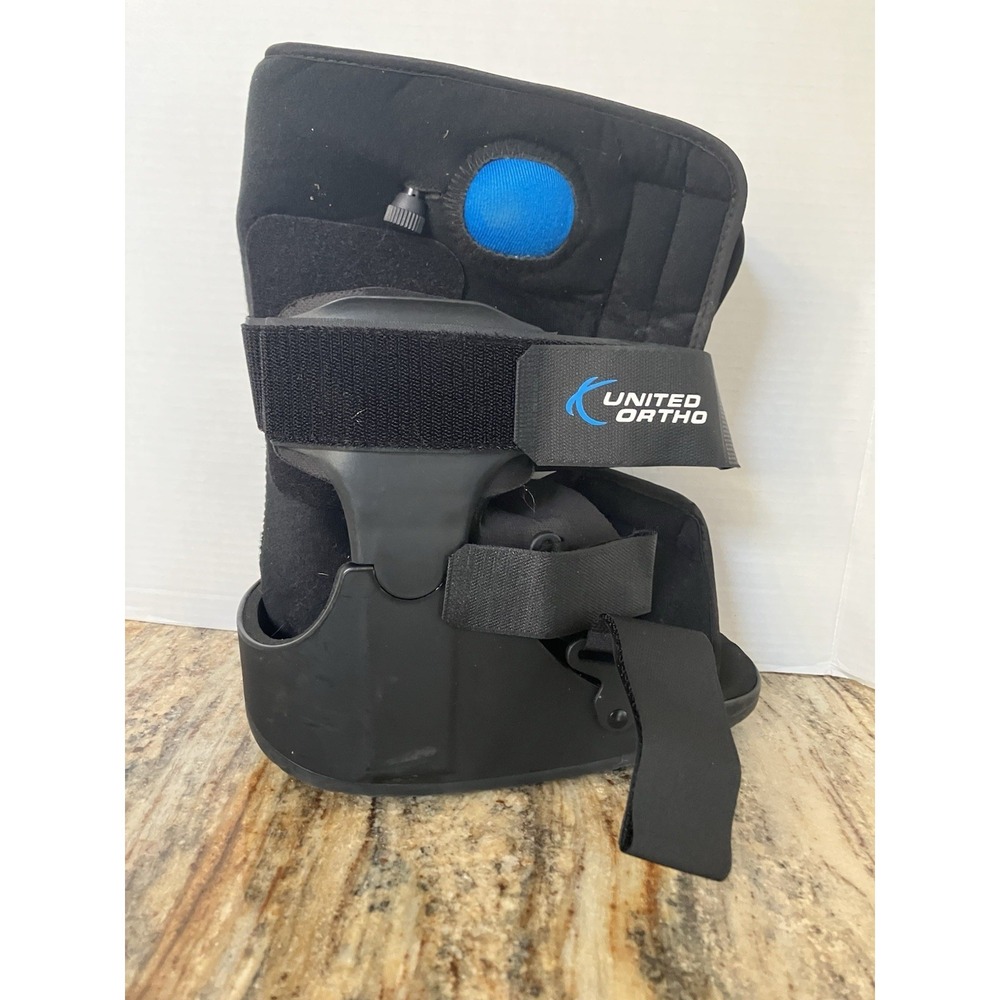 United Ortho Short Air Cam Walker Fracture Boot, Fits Left or Right, Small Black